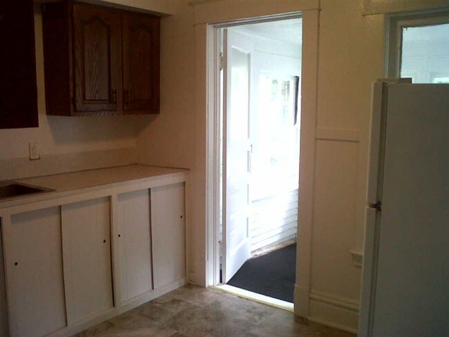 Building Photo - 126 Palmer St NE