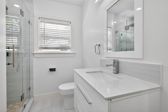 Building Photo - 2328 McClendon St