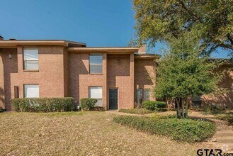 Building Photo - 5809 Hollytree-