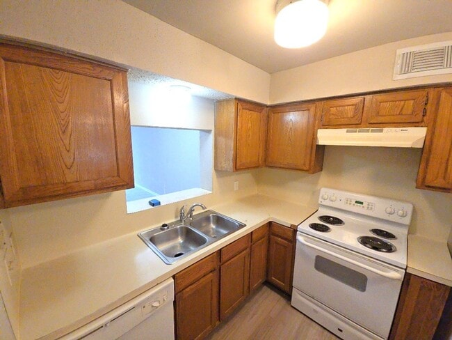 Building Photo - 15625 Weldon Dr
