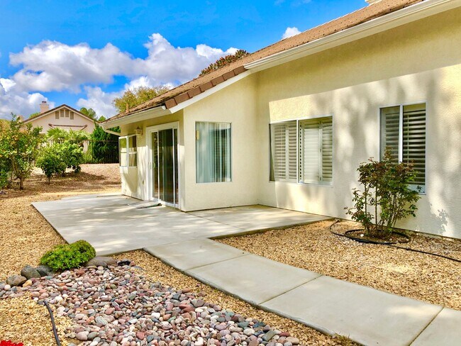 Building Photo - Wonderful Single Story Home, Quiet Neighbo...