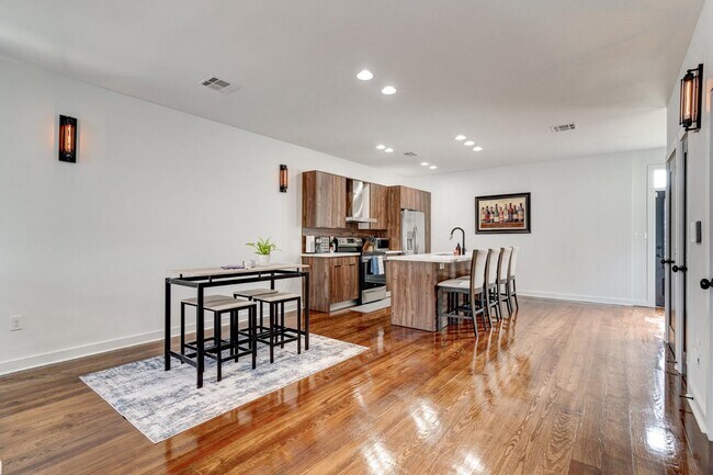 Building Photo - 2506 Dumaine St