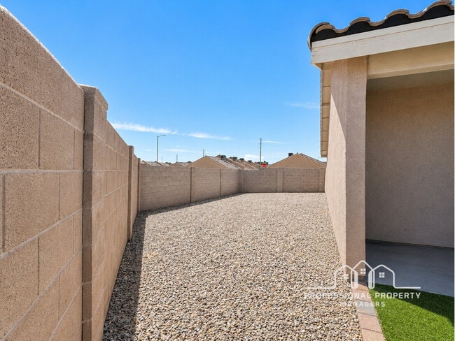 Building Photo - 3-bedroom, 2-bathroom home in Desert Sky