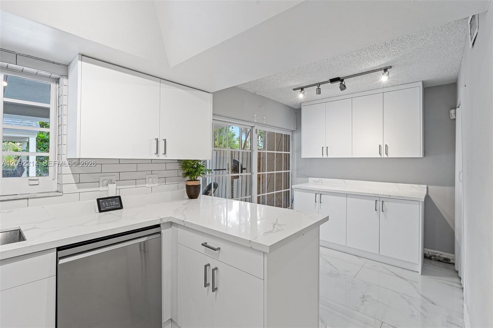 Building Photo - 8351 SW 39th Ct