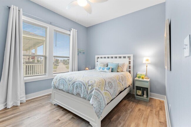 Building Photo - 4111 Isla Del Sol Dr