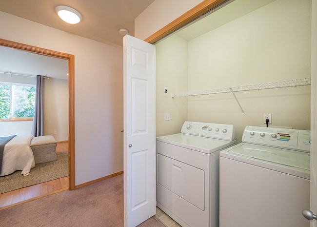 Building Photo - Bright and Modern 3bed Home in Perfect Location