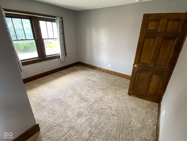 Building Photo - 3047 N College Ave