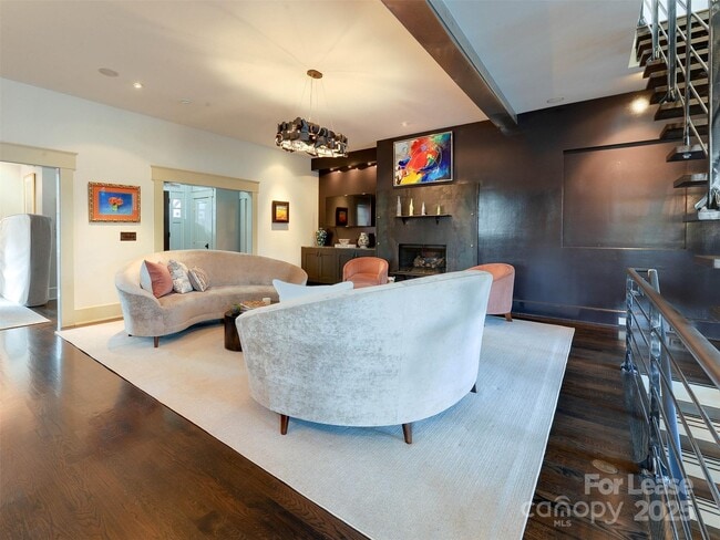 Building Photo - 1413 Devon Dr