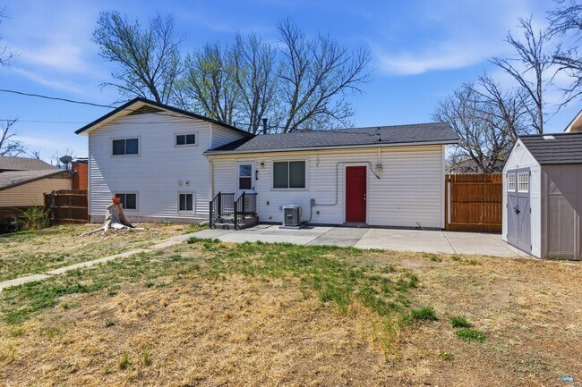 Building Photo - 1415 Holmes Dr