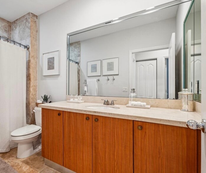 Building Photo - 3168 Ohio St