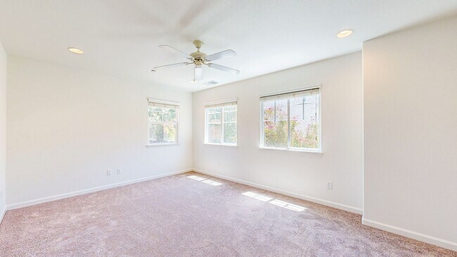 Building Photo - Rincon Valley FIVE Bedroom Three Bathroom Single Family Home!