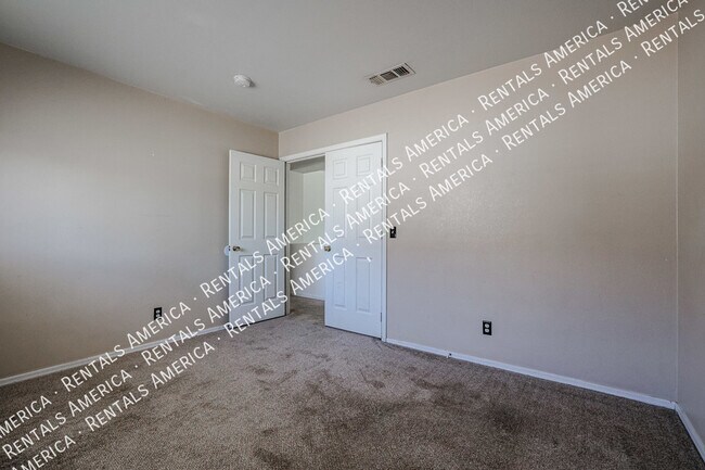 Building Photo - Centrally Located in El Mirage