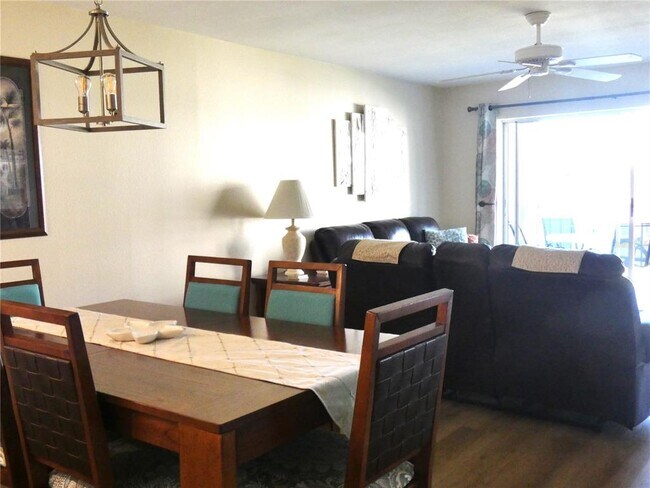 Building Photo - 9320 Clubside Cir