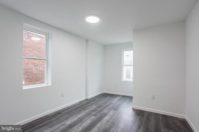 Building Photo - 5511 Willows Ave