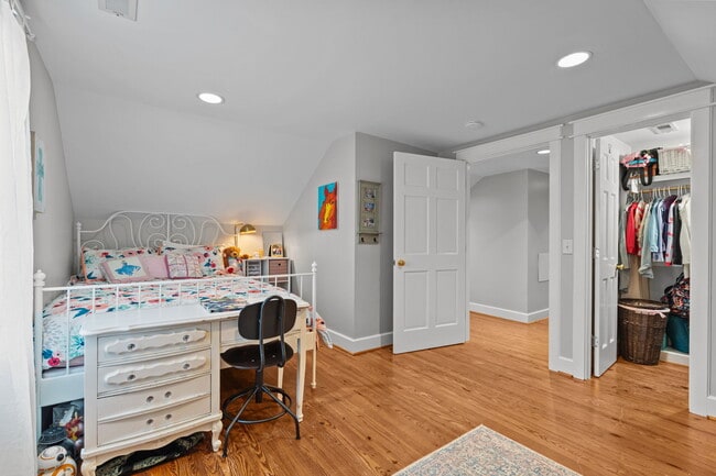 Building Photo - 2050 Midland Rd