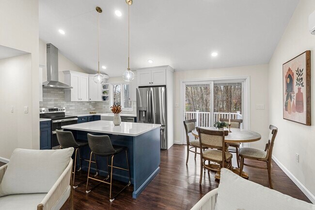 Building Photo - 7 Old North Rd