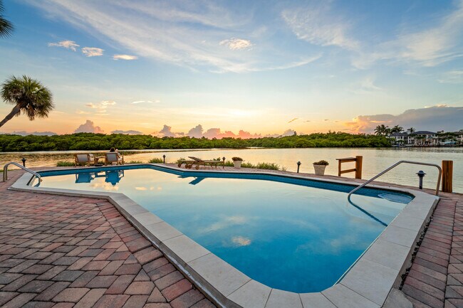 Building Photo - 1005 Bel Air Dr