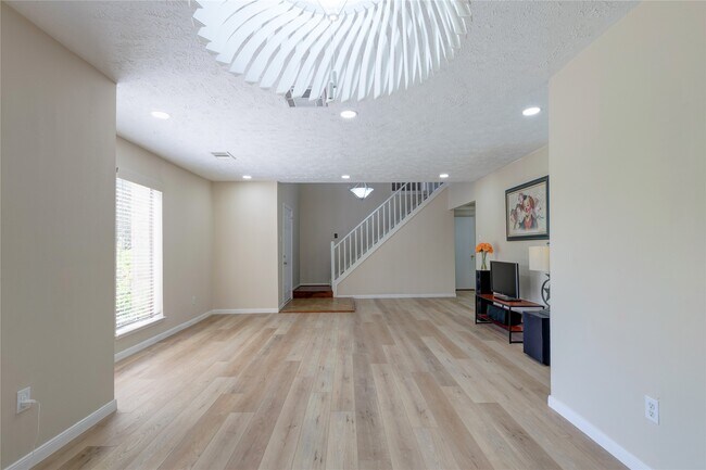 Building Photo - 2902 Field Line Dr