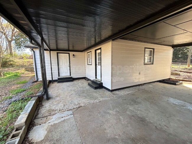 Building Photo - 402 S Yates St