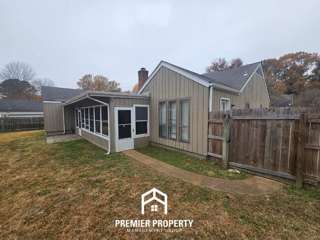 Building Photo - 6869 Amersham Dr