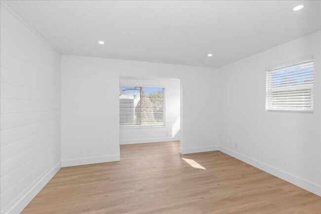 Building Photo - 6910 Eberhart St