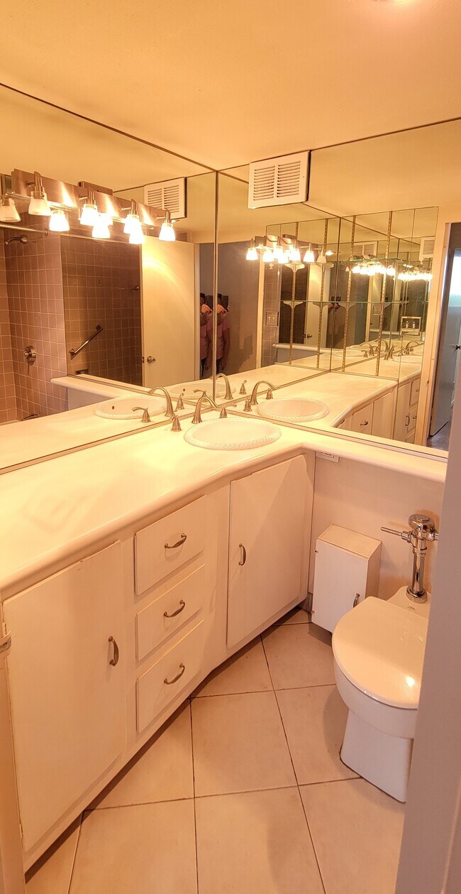 Building Photo - 3883 Turtle Creek Blvd