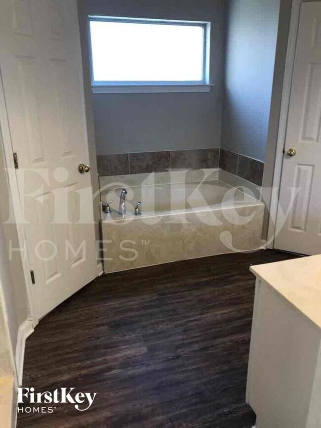 Building Photo - 7701 Belmont Run Cove