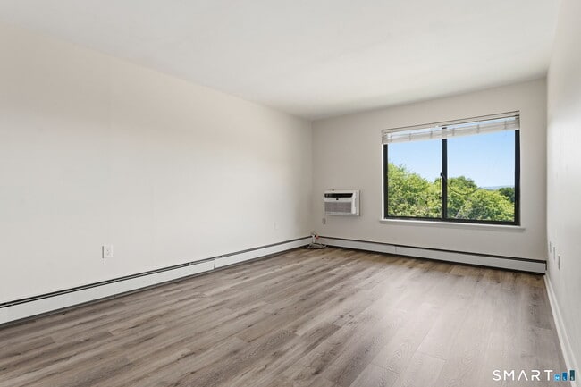 Building Photo - 2316 Cromwell Hills Dr