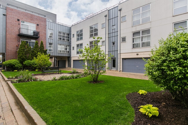 Building Photo - 1808 S Michigan Ave