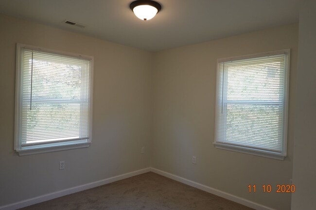 Building Photo - Completed Renovated Single Home for Rent i...