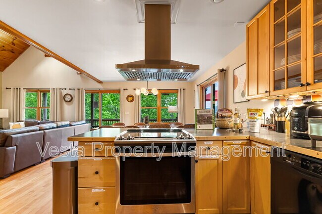 Building Photo - 71 Fairview Hills Dr