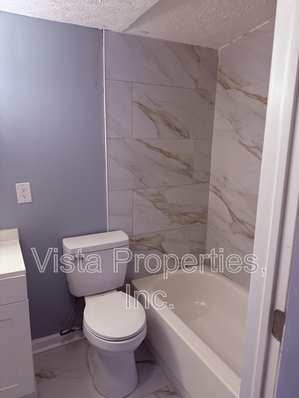 Building Photo - 538 University Ave