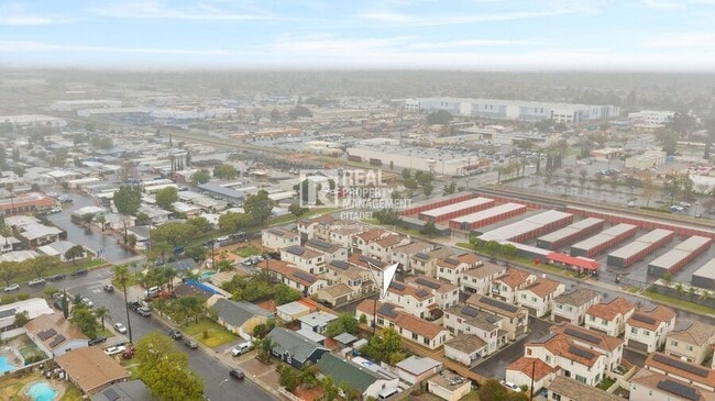 Building Photo - 365 Huntington Ct