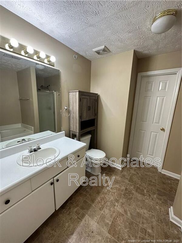 Building Photo - 400 Bubble Creek Ct