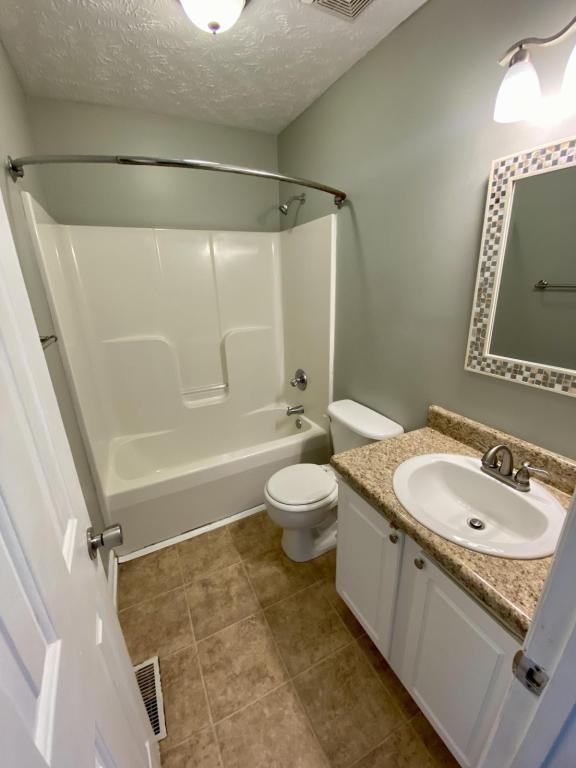 Building Photo - 8229 Foxtrail Dr