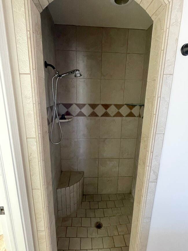 Building Photo - 3933 Agua Duro Dr