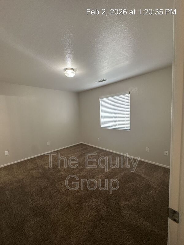 Building Photo - 2547 W Lark Ave