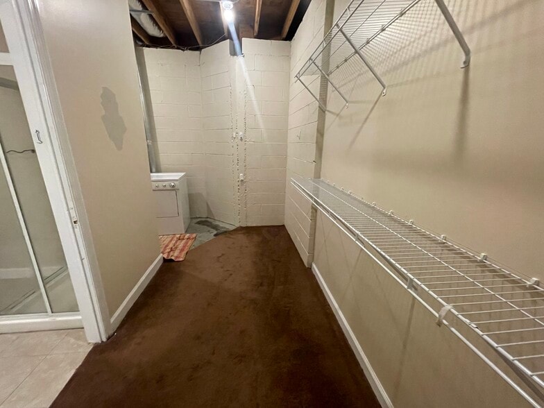 Closet - 181 Redwood Ln