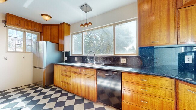 Building Photo - Beautiful Home Available In North Berkeley!