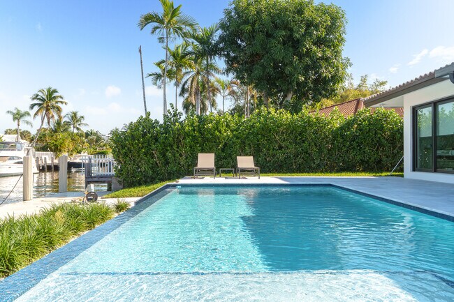 Building Photo - 273 Tropic Dr