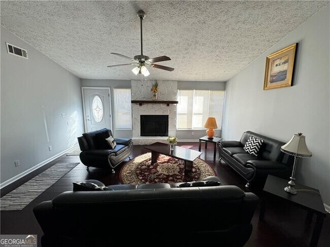 Building Photo - 17 Hartley Woods Dr