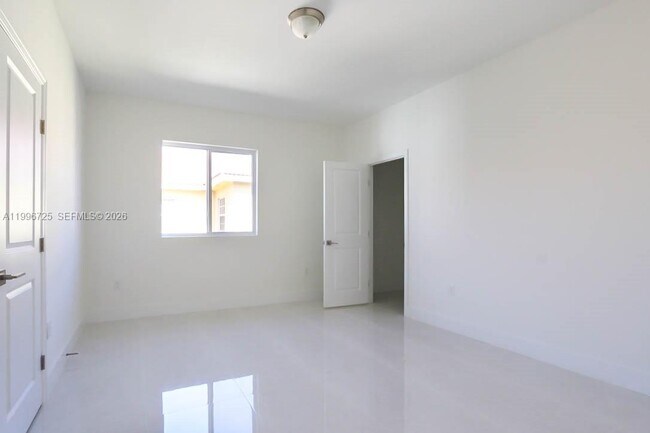 Building Photo - 15631 SW 11th Terrace