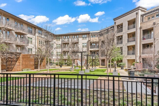 Building Photo - 2051 Wittington Pl