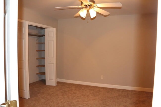 Building Photo - 114 Silver Brook Dr