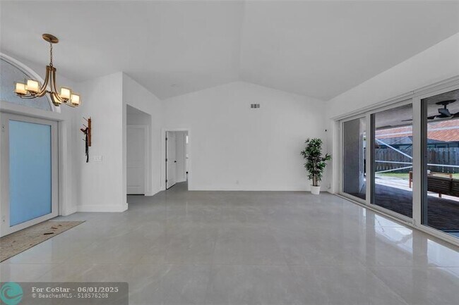 Building Photo - 9585 Carousel Cir S