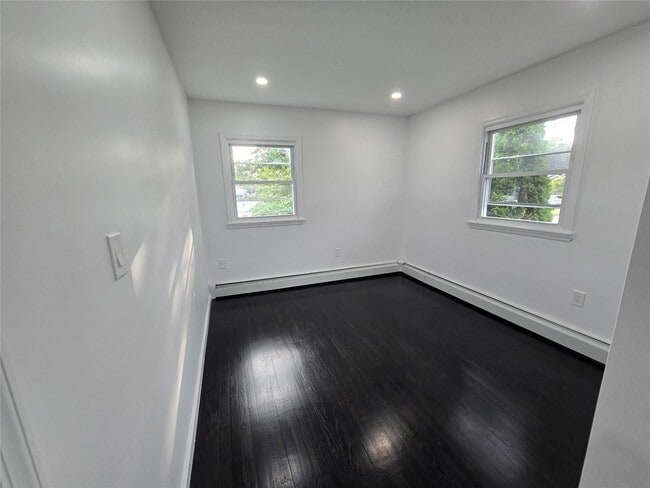 Building Photo - 1050 Karshick St