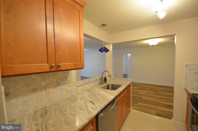 Building Photo - 10009 Vanderbilt Cir