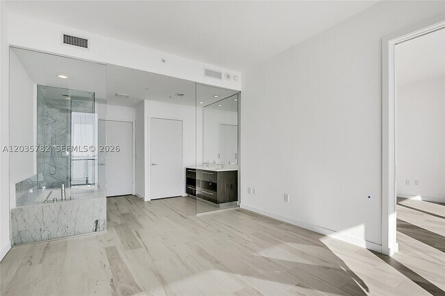 Building Photo - 480 NE 31st St