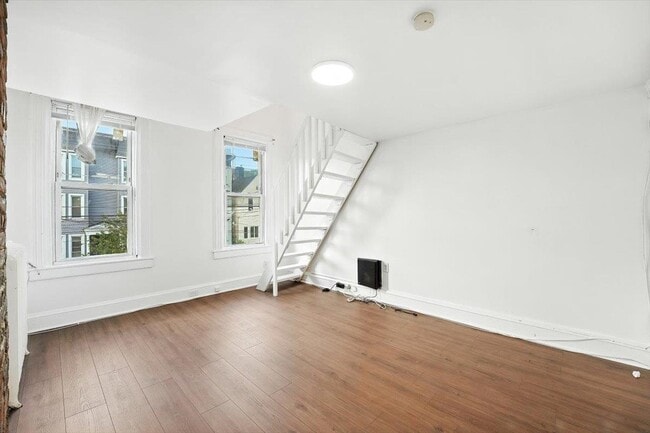 Building Photo - 122 Hutton St