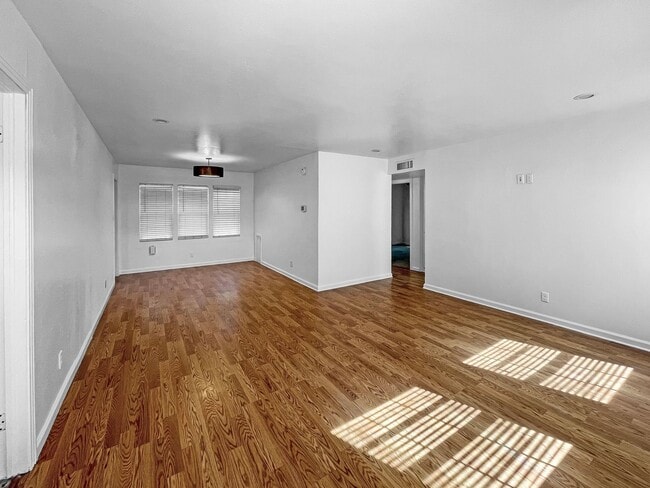 Building Photo - 116 W Vega Dr